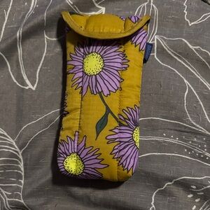 Baggu Puffy Glasses Sleeve in the Daisy Chain pattern